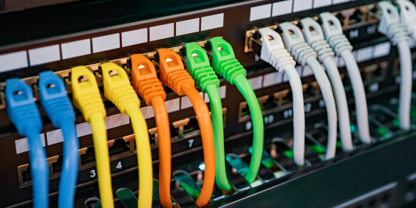 Certificado / Certificación de ICT Telecomunicaciones en Barcelona · Instalación, mantenimiento y Certificado de redes de alta velocidad